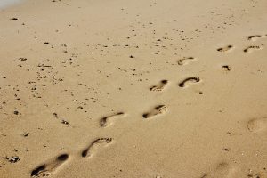 footprints-1189780_960_720