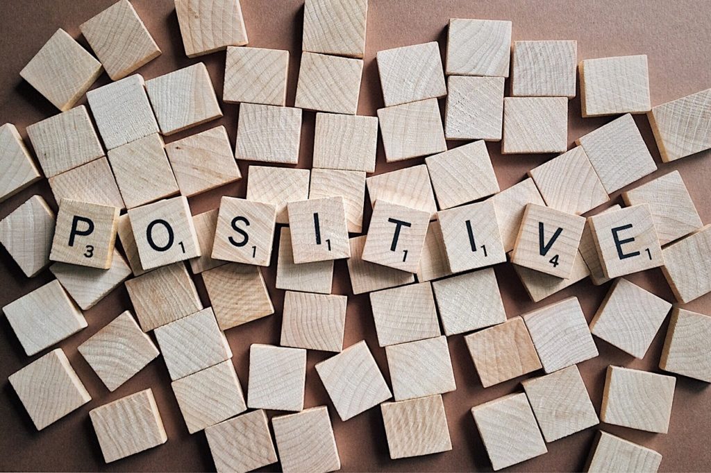Être positif, une obligation du positivisme